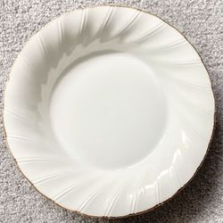 Vtg. Discontinued Ranmaru Japan Golden Swirl Crescent China Bowl Candy Dish 7.25” Gold Trim