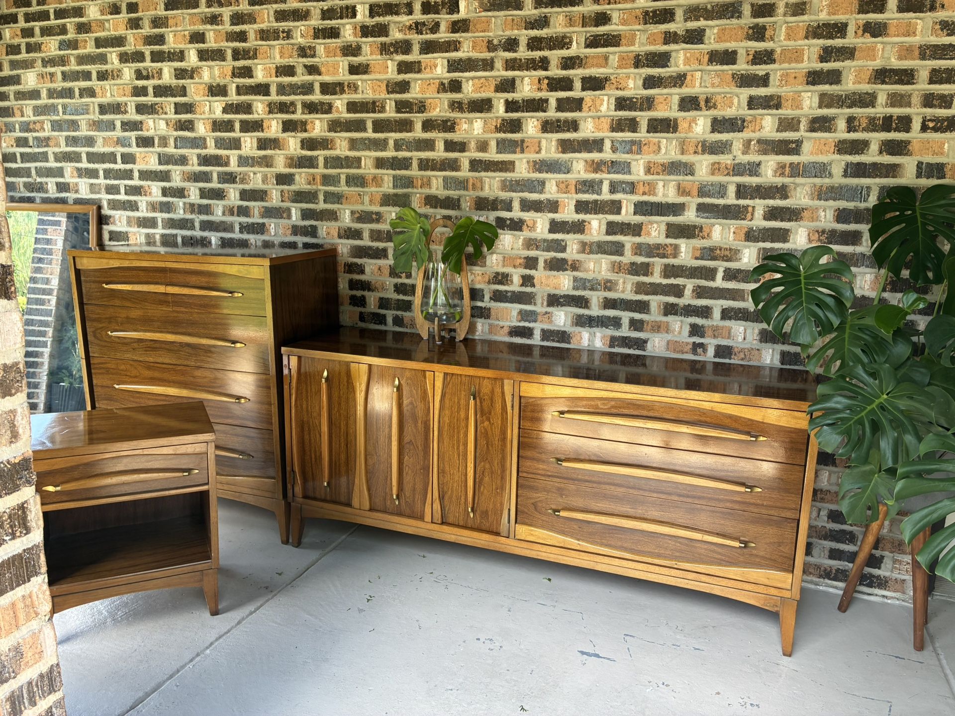 Mid Century Modern Dresser Set (4 Pieces )