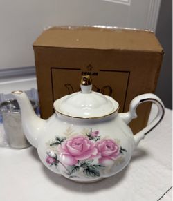 Sweejar Porcelain Teapot with Pink Rose Design