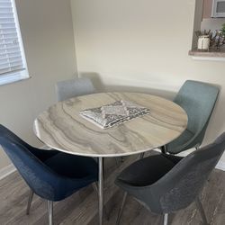 Dinning Table With 4 Chair 