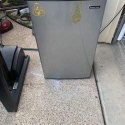 Mini Fridge 