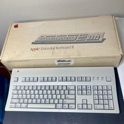 1990 Apple Extended Keyboard II M3501 - with Original Box