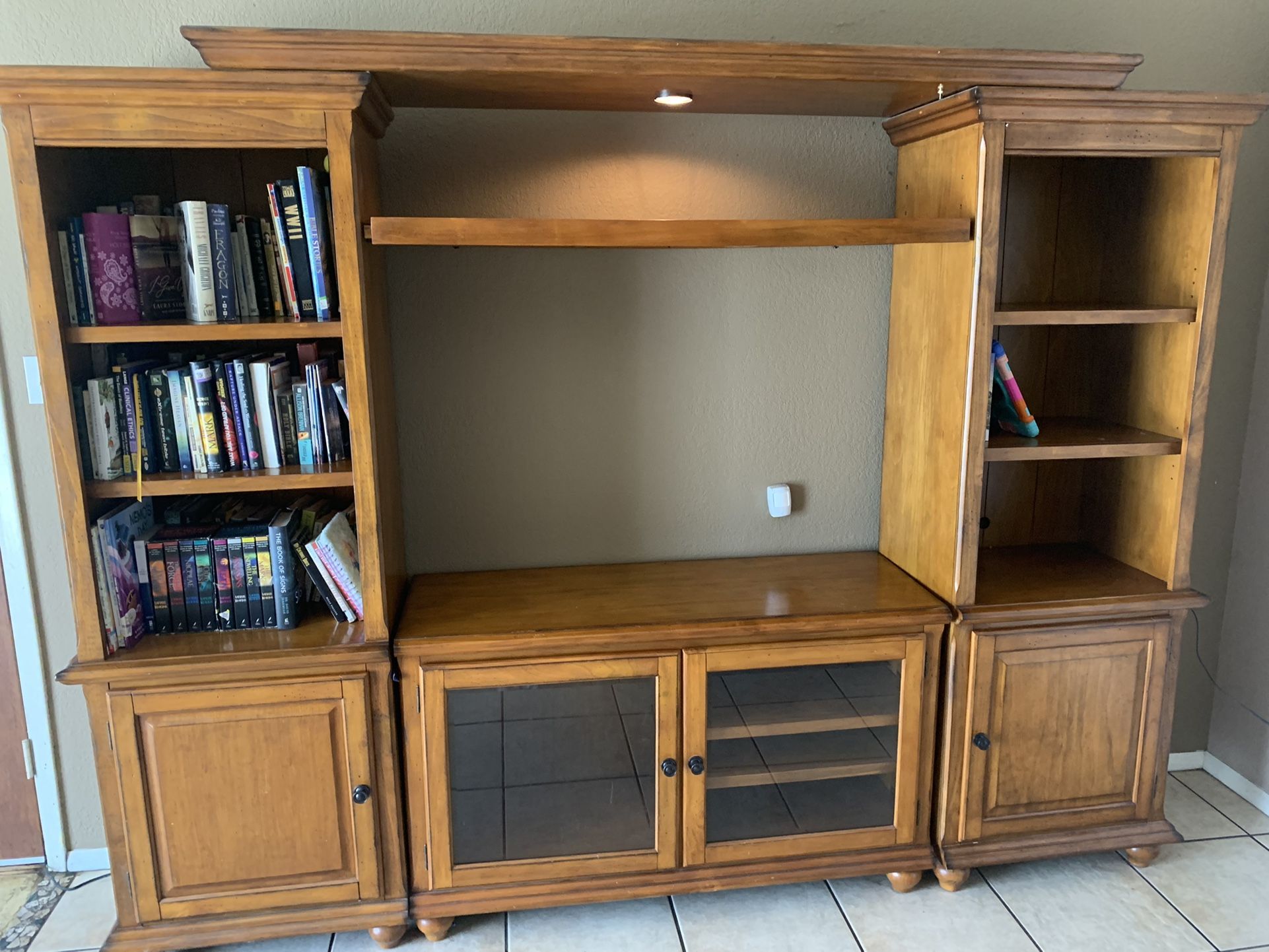 Wall unit