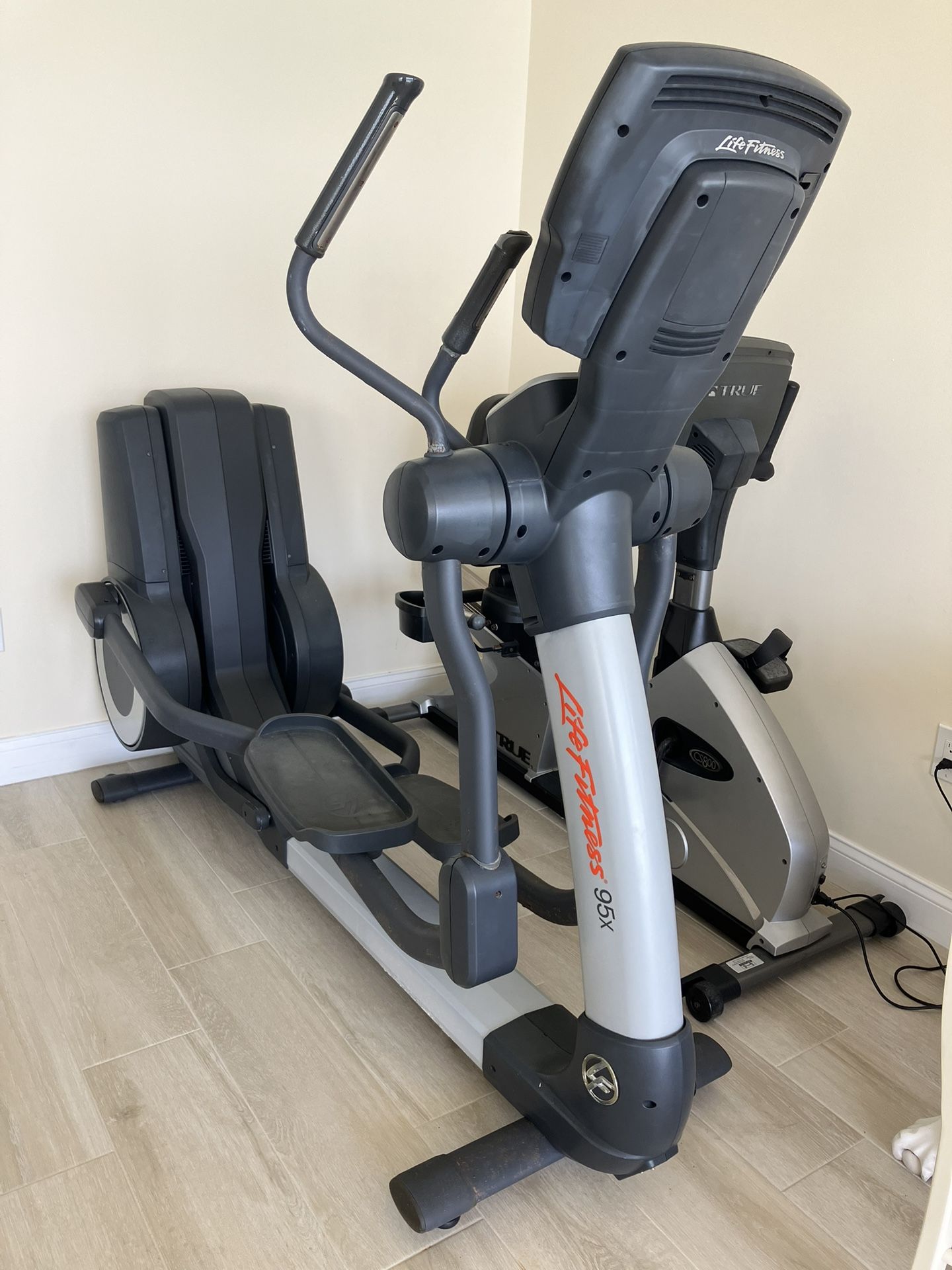 Life Fitness Elliptical 95x