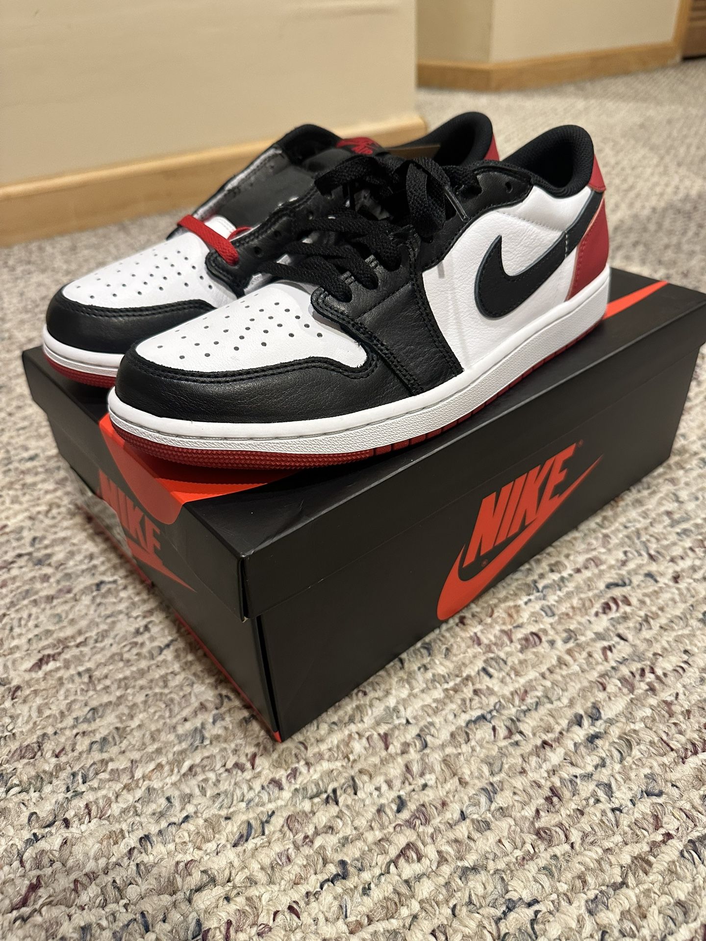 Jordan 1 Low Blacktoe