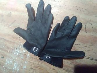 Girls Nike baseball gloves
