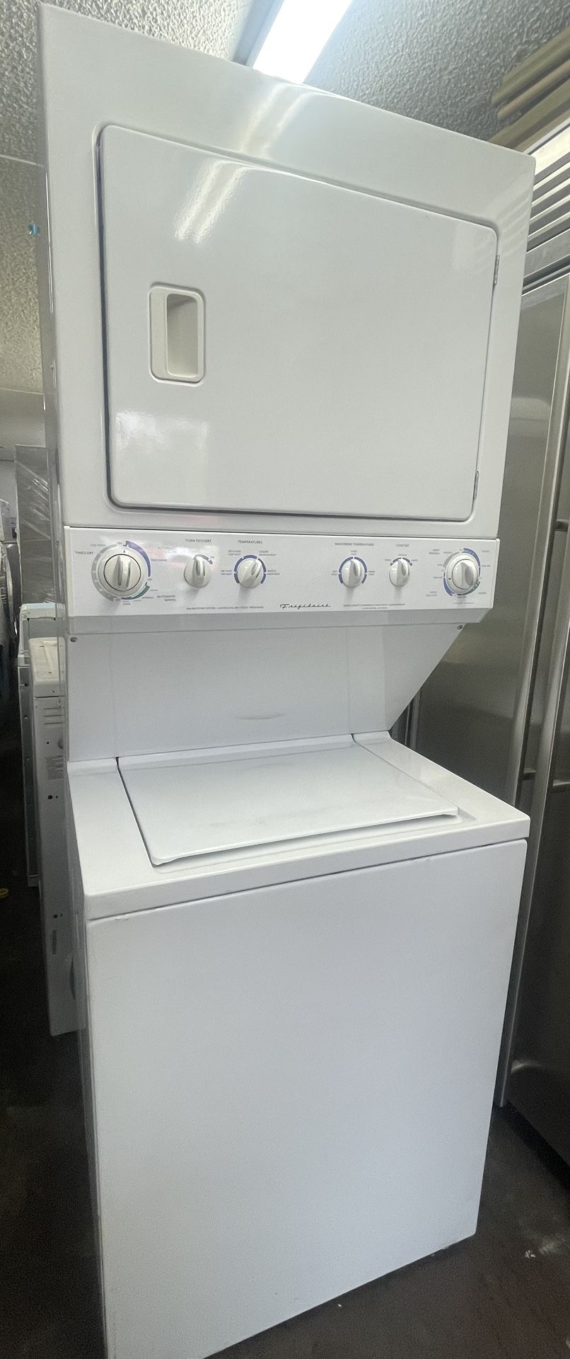 Frigidaire Washer Mad 110Volt Dryer Stackable 27wide