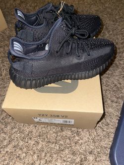 Yeezy 350 V2 Onyx Size 6 Brand New