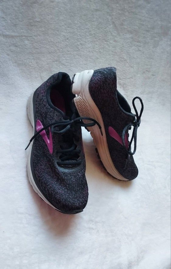 Brooks For Women's Anthem Size