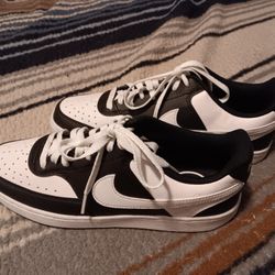 Nike Tennis Shoes