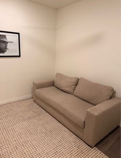 Modern Beige 3-Seat Sofa – Excellent Condition