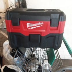 Millwakee M18 Wet/Dry Vac 
