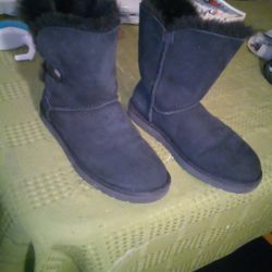 UGG AUSTRALIA LADIES SIZE 8 GENUINE LAMBSKIN MEDIUM BOOT