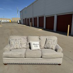 FREE DELIVERY 🚚🚛🚚 awesome Couch