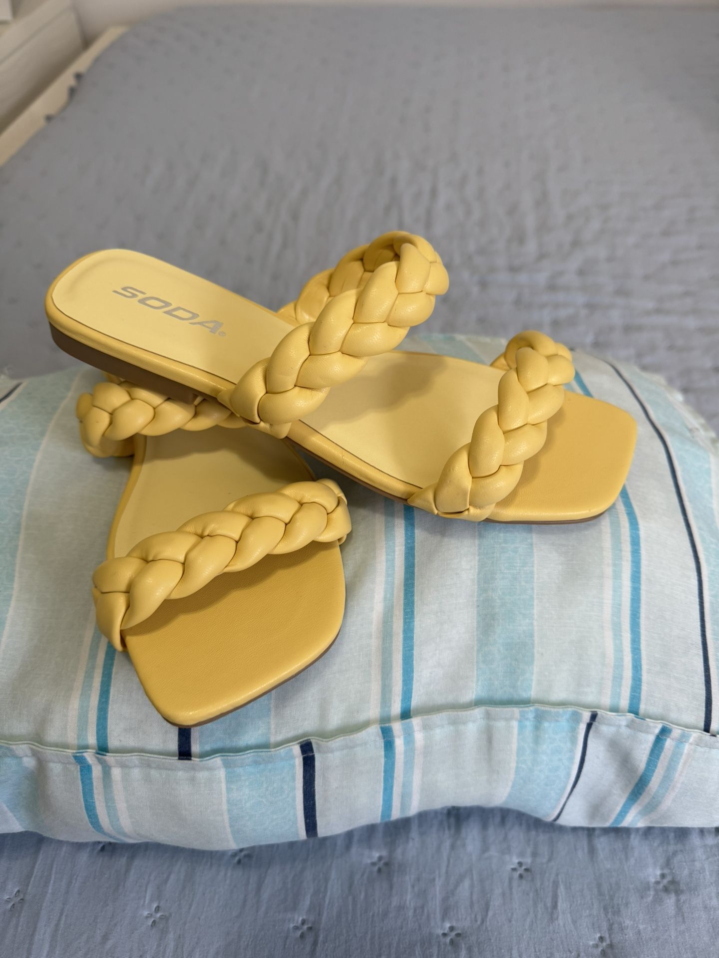 Soda brand sandals, size 7, new..