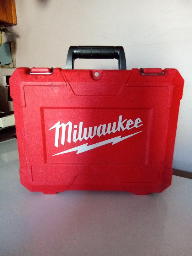 ***MILWAUKEE M12 CORDLESS PROPEX EXPANSION TOOL KIT***LIKE NEW***RETAILS FOR $500*** NOW ONLY $149***