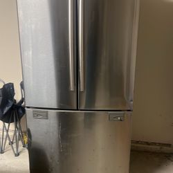 Refrigerator 