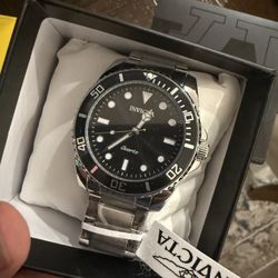 Invicta Pro Diver Quartz Black Dial Stainless Steel Watch. 