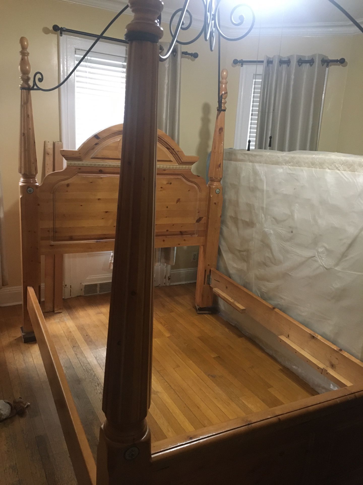 Queens size four post canopy bed frame