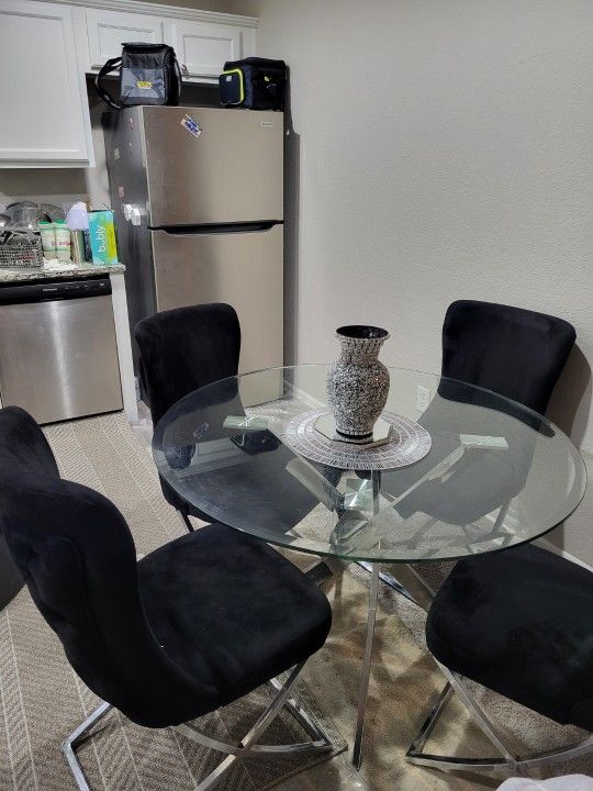 CHROME AND BLACK VELOUR TUFFED CHAIRS AND TABLE..NEW