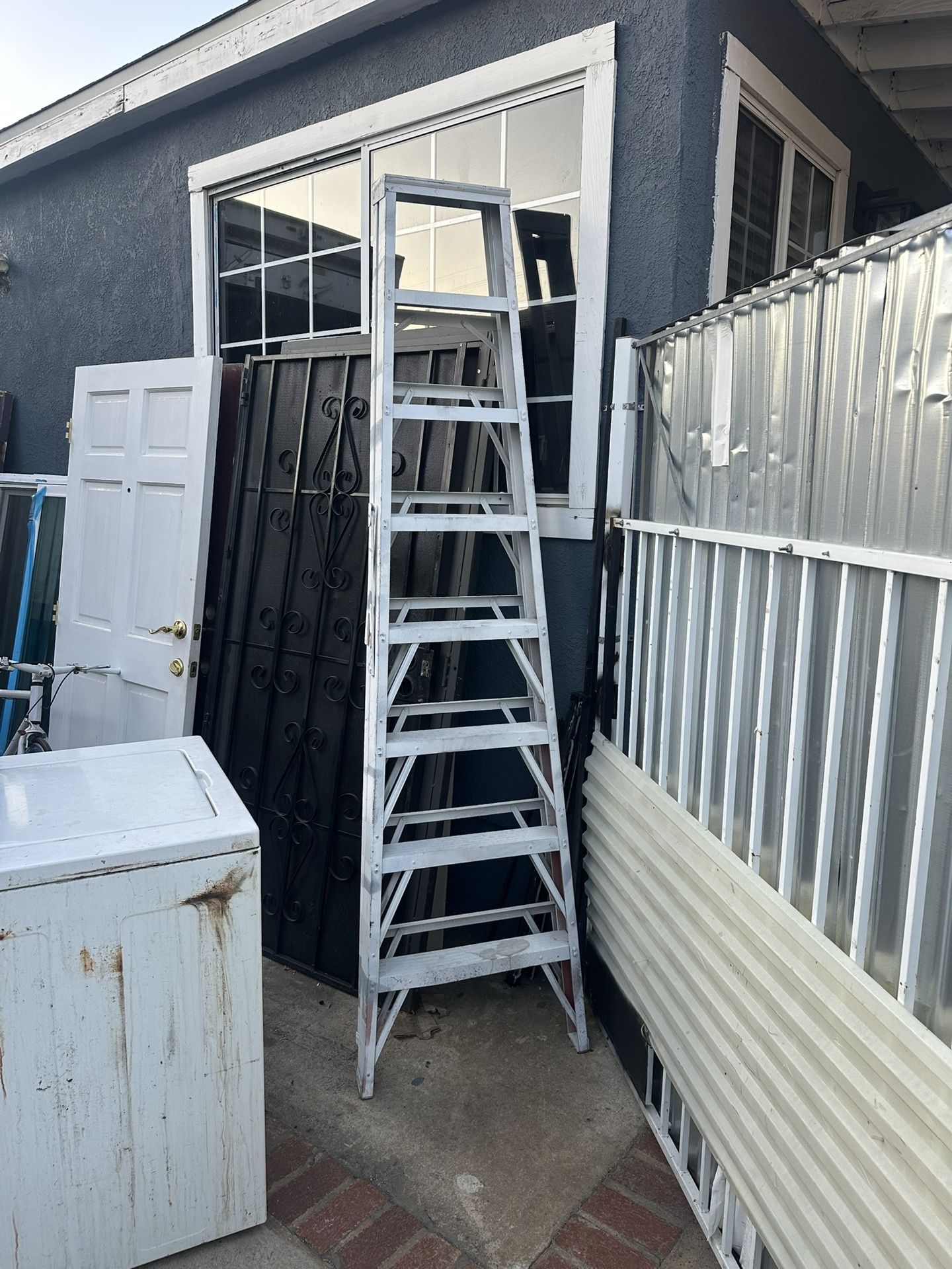 Ladder 🪜 8 Foot Ladder Heavy duty Ladder Fiberglass material