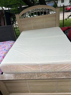 Queen size bed /cama queen