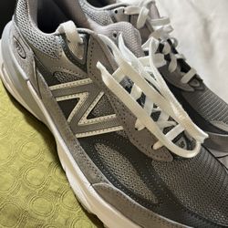 New Balances Men’s 990 V6