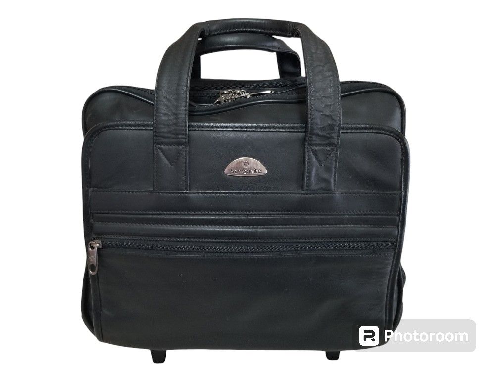 Samsonite Black Leather Rolling Business Briefcase Carry On Luggage Nice
** Price Is Firm**