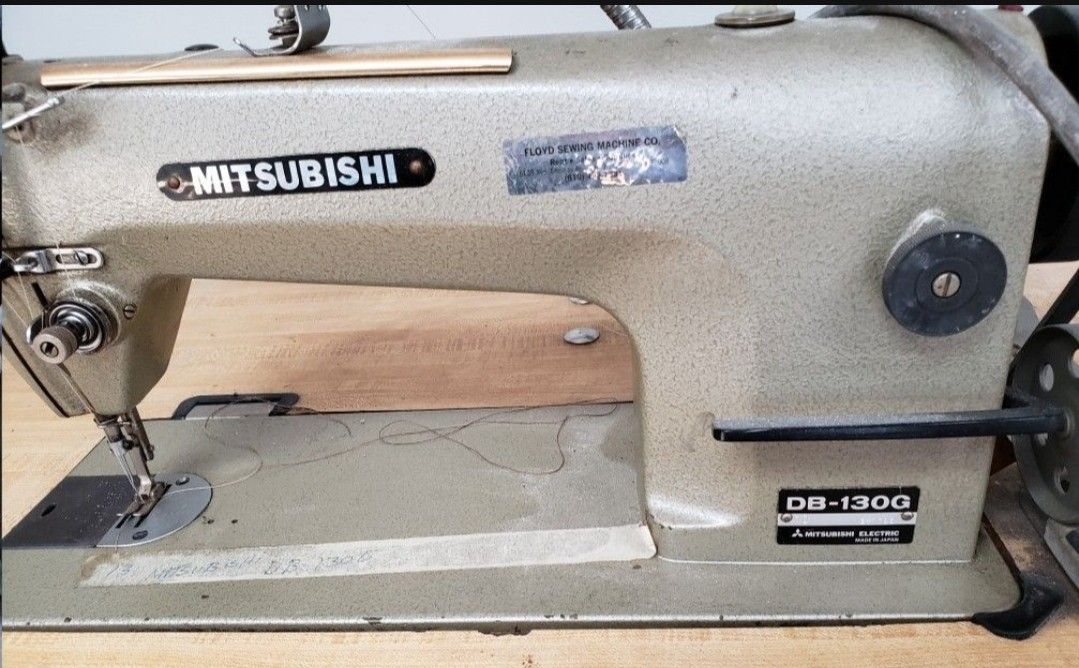 Mitsubishi Model DB-130G Upholstery Industrial Sewing Machine 