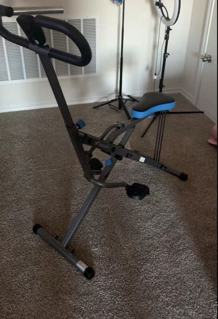 Squat machine