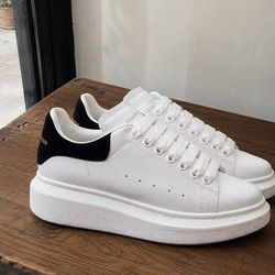 Alexander Mqcueen size 44 (new in the box)