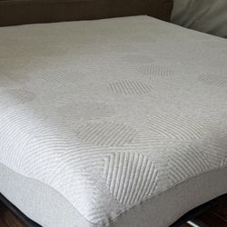 USED KING SIZE MEMORY FOAM CAPER MATTRESS WITH BOX SPRING DELIVERY 🚚 AVAILABLE 