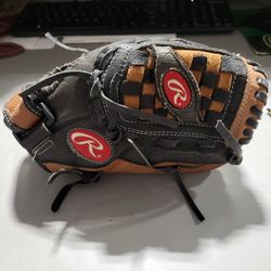 Rawlings Savage 
PP115MB 11.5 INCH
Youth glove