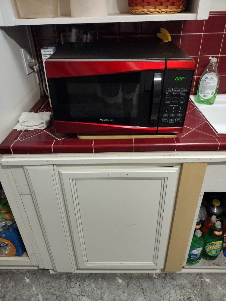 I HAVE A VERY GOOD WORKING MICROWAVE!  