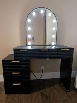 Makeup vanity desk