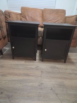 2 nightstands