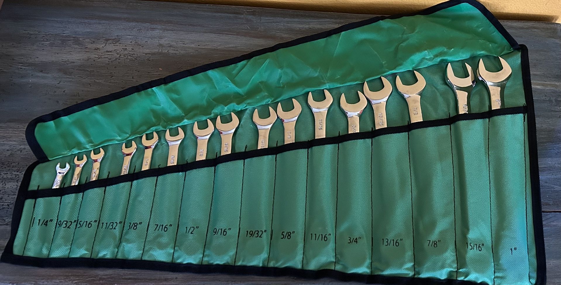 New 16 Piece SAE Wrench Set In Roll Up Case