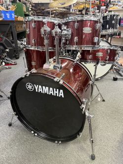 Yamaha Burgundy Sparkle 5pc Drum Set