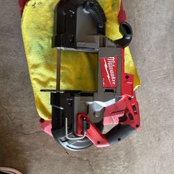  Milwaukee FUEL Brushless Deep Band Saw 