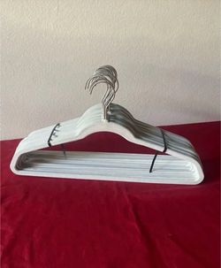 18- Velvet-lined hangers