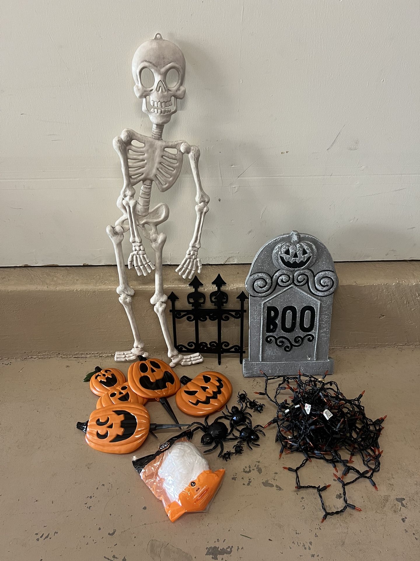 Miscellaneous Halloween Decorations