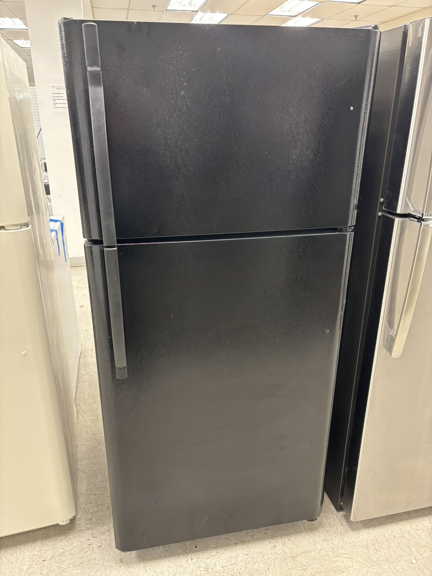 Kenmore 30” Black Top And Bottom Refrigerator 