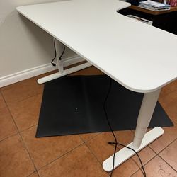Motorized IKEA Bekant sit stand desk