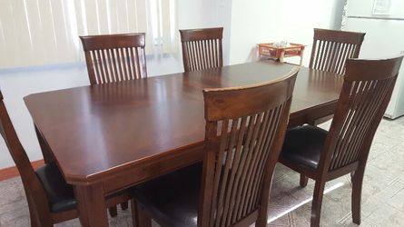 Dining room table with 8 chairs
