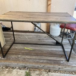 Desk / Table