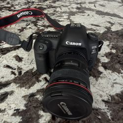 Canon 5D Mark IV W/17-40mm Lens