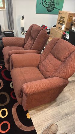 La-Z-Boy power recliners. Make an offer.