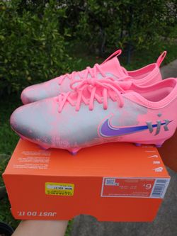 New Nike zoom Vapor academy 16 Girls size 6y soccer