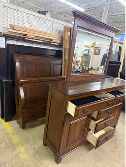Queen bedroom set