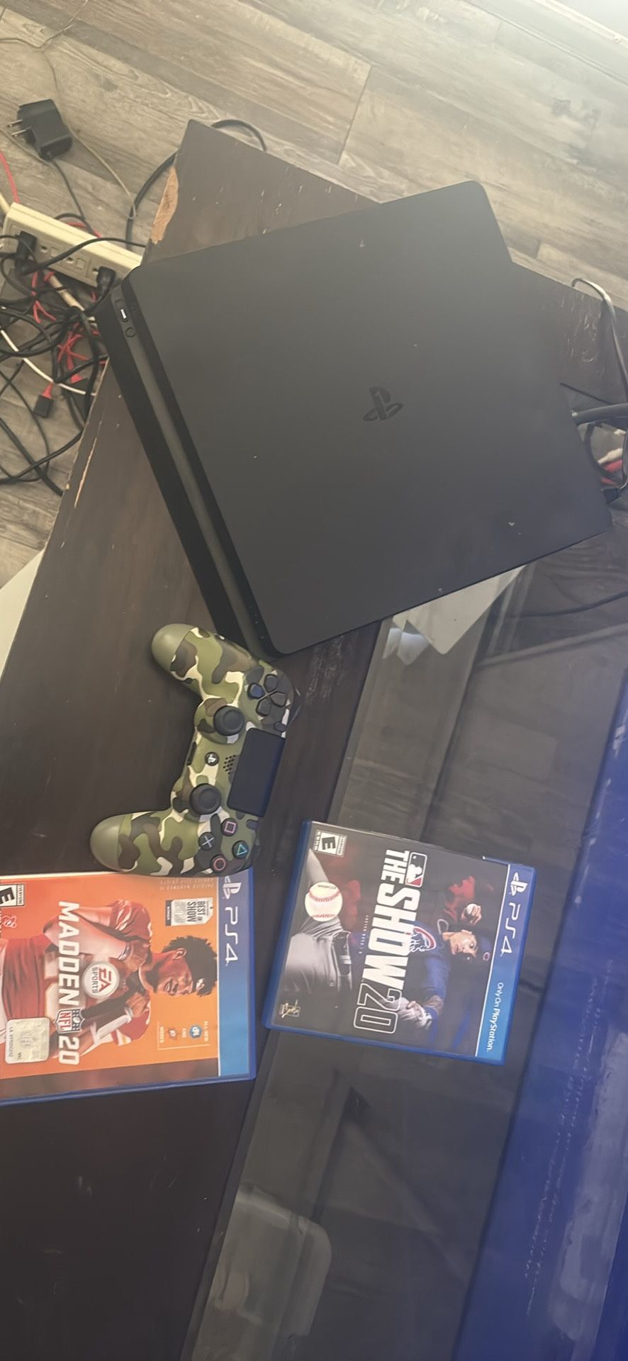 Ps4 Slim 1TB With Controller And Cables. Missing Cable USB For Charge Controller